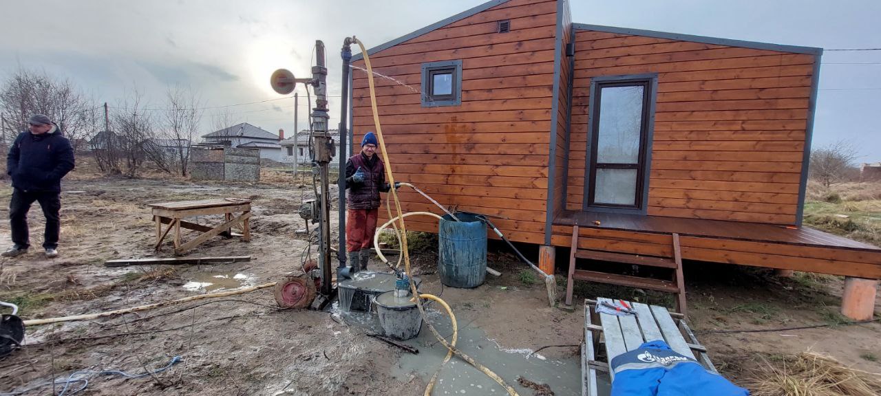 Бурение на участке рядом с домом